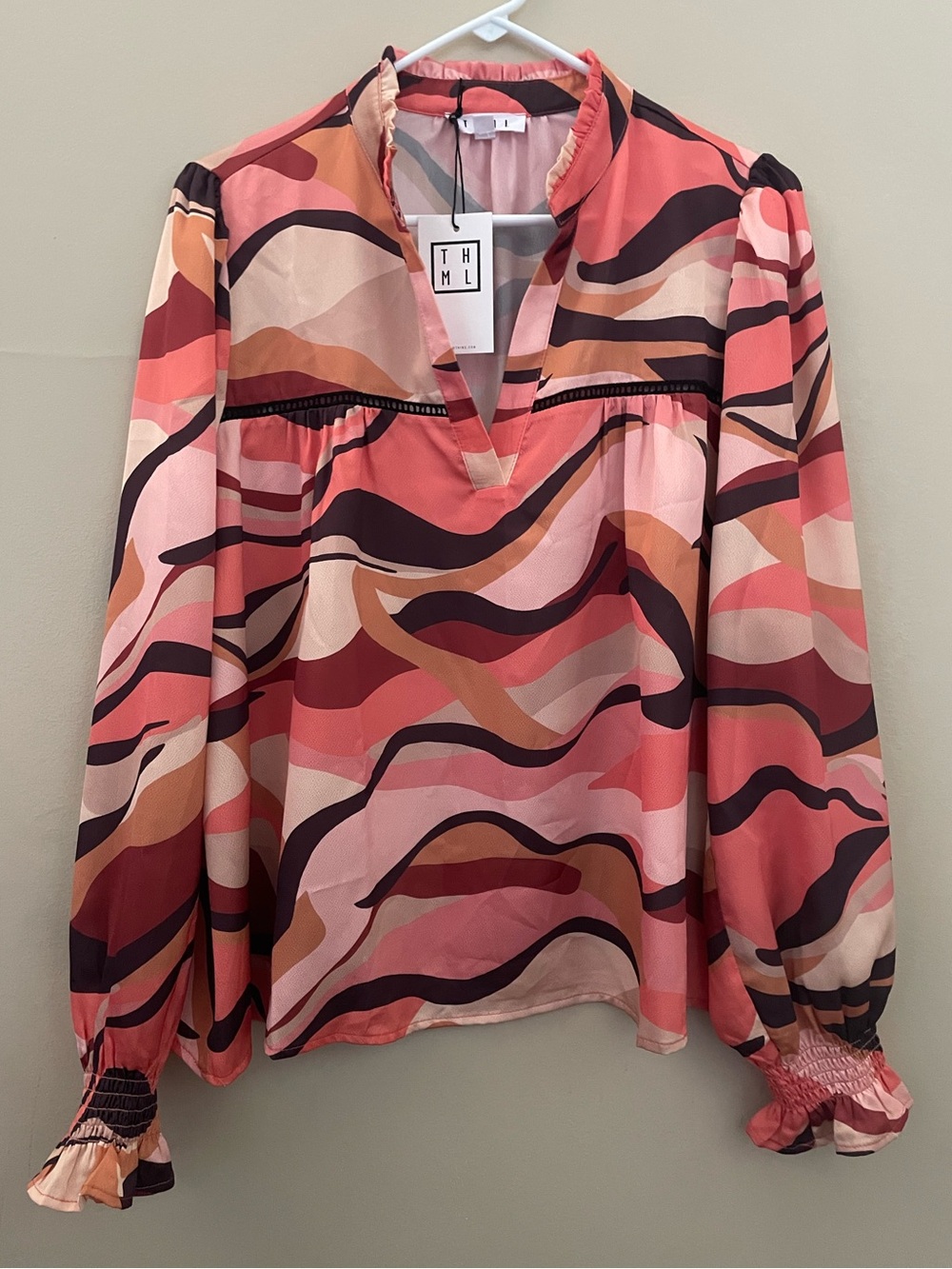 THML Abstract Wavy Print Split Neck Blouse Ruffle Smocked Sleeve L NWT